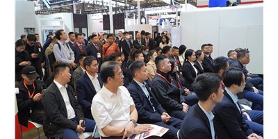 喜乐娱乐集团CCMT2024新品发布会盛大揭幕，高端五轴机床引领行业创新潮流